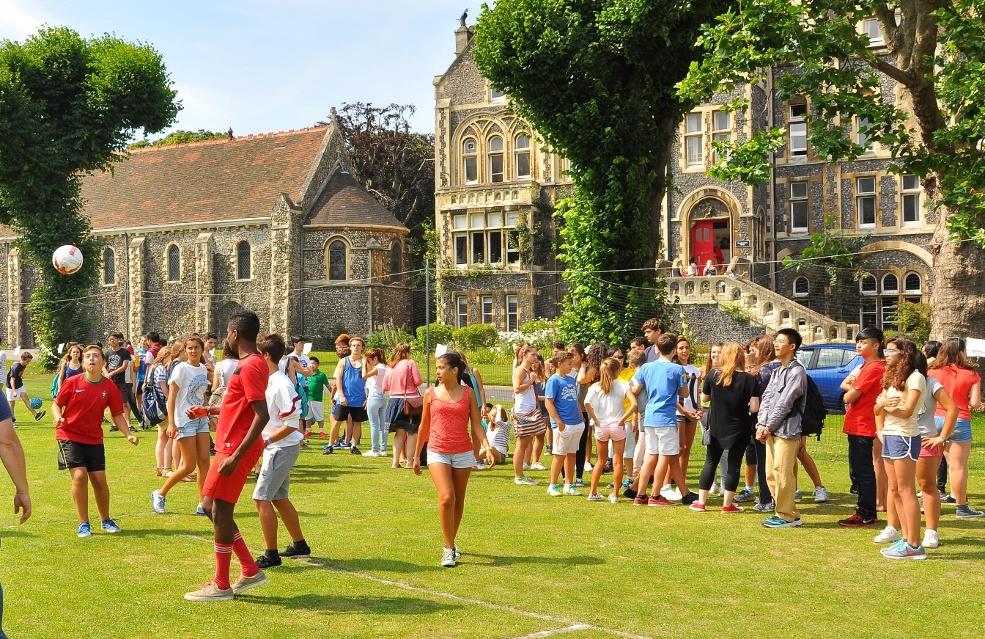 DOVER - DOVER COLLEGE 12-17 anni 5 luglio-16 agosto Cambio di domenica Dover College, Effingham Crescent, Dover, Kent CT17 9RH Aeroporti consigliati: Gatwick, Heathrow, Stansted Il campus Dover