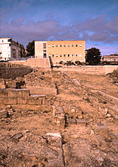 tempio di cui ne faceva parte si ergeva a poca distanza dall'attuale museo (ed è visitabile con lo stesso biglietto); le fondamenta sono chiaramente leggibili per gli archeologi.