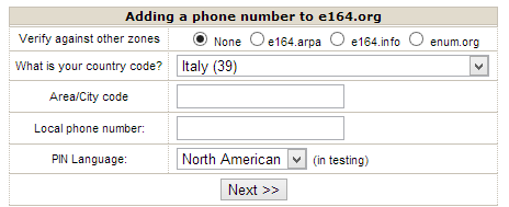 Il tastierino numerico serve a chiamare numeri E.164 (i classici numeri da elenco telefonico) mentre in basso è possibile chiamare una classica URI SIP (de tipo utente@ekiga.net).