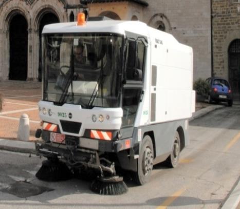 IGIENE URBANA Il servizio di igiene urbana consiste principalmente nello spazzamento stradale, delle piazze e delle aree pubbliche e viene effettuato tramite spazzamento manuale o meccanizzato.