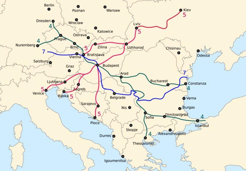 E stato realizzato un confronto tra i corridoi dell area Sud-Est Europa ed i corridoi d eccellenza per individuare gli indicatori relativi a efficienza del servizio, qualità, sostenibilità