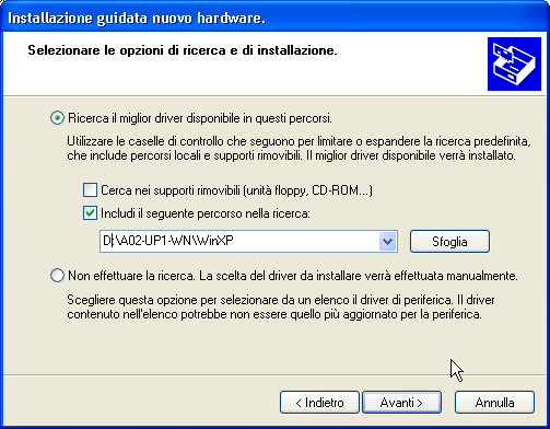 Windows 2000/XP 1) Selezionare l opzione Installa da un elenco o percorso specifico e premere Avanti.