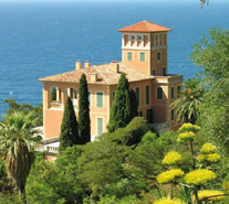 Giardini Botanici Hanbury Sir Thomas Hanbury un viaggiatore inglese, nel 1867 in uno dei suoi viaggi rimase affascinato dai paesaggi e dal clima del ponente ligure, tanto da acquistare il podere dei