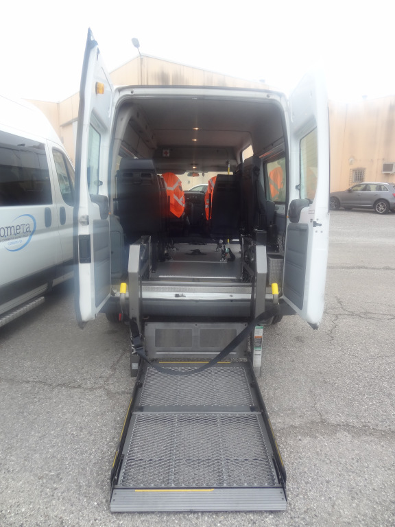 AUTOMEZZO FOTO VALORE 2 FORD TRANSIT TURNEO targa: DS 986 LV Data immatricolazione: 19.06.2009 185.360 in affitto alla Coop. Noncello Soc. Coop. Sociale Onlus sino al 31.03.