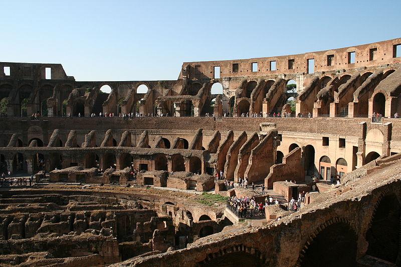 Colosseo Il Colosseo, originariamente conosciuto come Anfiteatro Flavio, è il più famoso anfiteatro romano, ed è situato nel centro della città di Roma. In grado di contenere fino a 70.