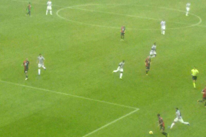 UNA GIORNATA ALLO STADIO: JUVE - GENOA IL 27 OTTOBRE 2013 E STA- TO UN GIORNO INDIMENTI- CABILE PER ME,PERCHÈ DOPO TANTI I ANNI IL MIO SOGNO DI VEDERE UNA PARTITA DELLA MIA AMA- TISSIMA JUVE DAL VIVO