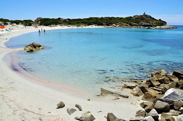 17) CHIA è una località della Sardegna situata nella punta sud-ovest dell isola. Paradiso dalla natura incontaminata a un ora di volo dalle principali città italiane.