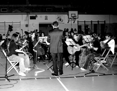 A ccademia Filarmonica 26 Crescere con la musica Classica e moderna: è possibile scegliere l indirizzo e lo strumento da suonare Più di 220 aspiranti musicisti, con un età che va dalla scuola materna