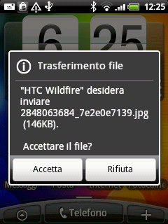 Sul dispositivo di invio, inviare uno o più file al telefono. Per le istruzioni su come inviare le informazioni tramite il Bluetooth consultare la documentazione del dispositivo. 5.