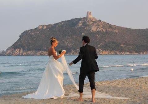 Celebrazione del matrimonio civile Sulla splendida spiaggia del Timi Ama In esclusiva per voi un gazebo