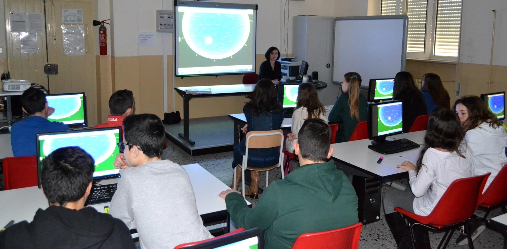 Nel laboratorio di informatica insieme ai nostri professori Agata Totaro, Anna Accarrino, Rosa Palomba