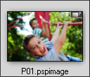 Aggiunta di foto I clip di foto vengono aggiunti alla traccia video nello stesso modo dei clip video.