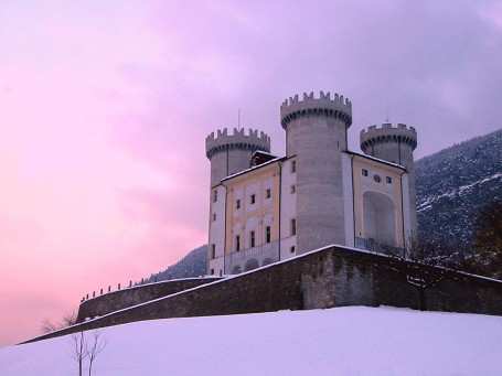 Châtel-Argent "Vivre Châtel-Argent" è il nome dell'itinerario ideato da Fondation Grand Paradis che si snoda intorno all'antico castello, alla scoperta delle peculiarità dell altura che sovrasta il