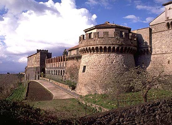 Tivoli, i Castelli Romani, la Ciociaria e la Cascata delle Marmore 4 giorni / pullman 1 giorno: TIVOLI / FIUGGI partenza con pullman GranTurismo per Tivoli con breve sosta tecnica lungo il percorso.