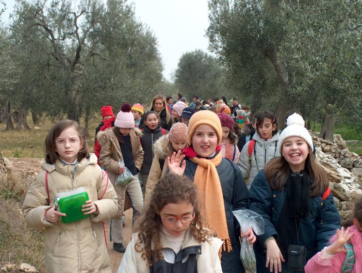 6 PERCORSO LAVAGNA GRIGIA Impariamo a prevedere il destino delle merci e di tutto ciò che è legato al mondo della produzione e a valutare l impatto dei rifiuti nel territorio del Parco, oltre che da