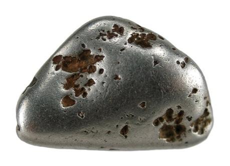 METALLI NOBILI Oro (Au) si trova allo stato nativo nelle rocce. Si ricava fili e lamine finissime è uno dei metalli più pesanti (peso specifico pari a 19,32kg/dm³).