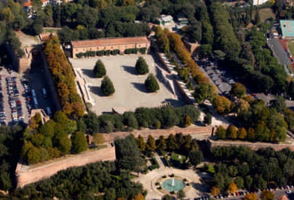 Il percorso prosegue in Via Montanini per vedere, al civico 108, il Palazzo Bernardi Avanzati, abitazione di Giuseppe, che seguì Garibaldi nella sfortunata impresa di Roma e morì per mano della