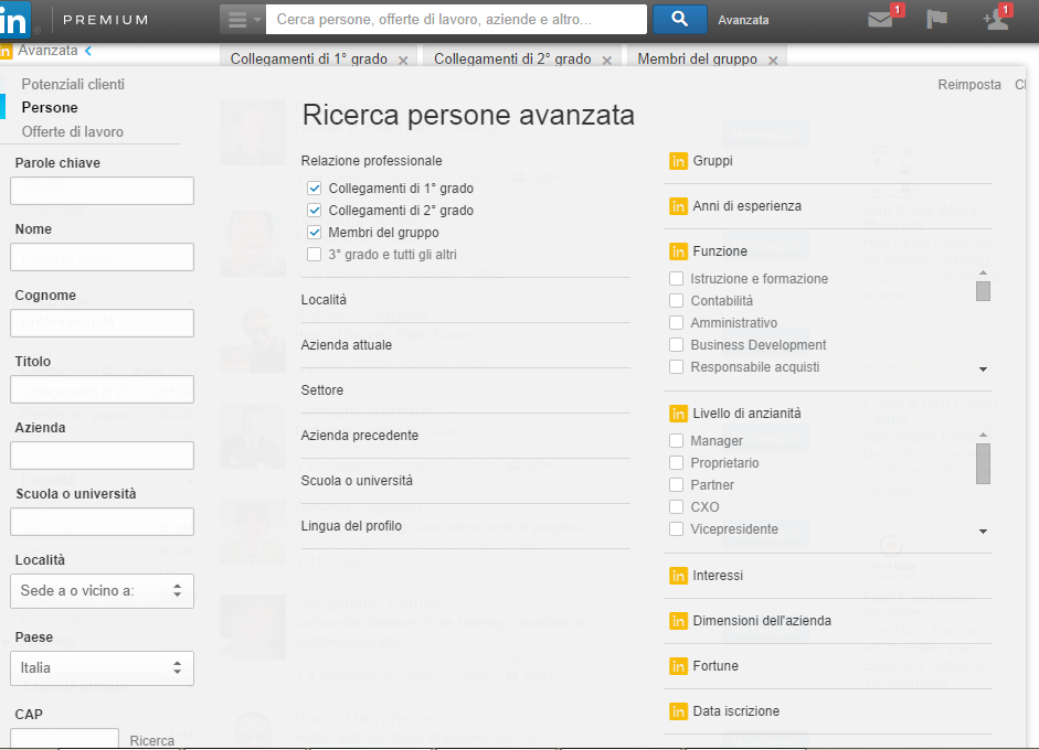 Per apprezzare meglio le differenze vediamo invece come si presenta una schermata di ricerca avanzata persone in un account premium.