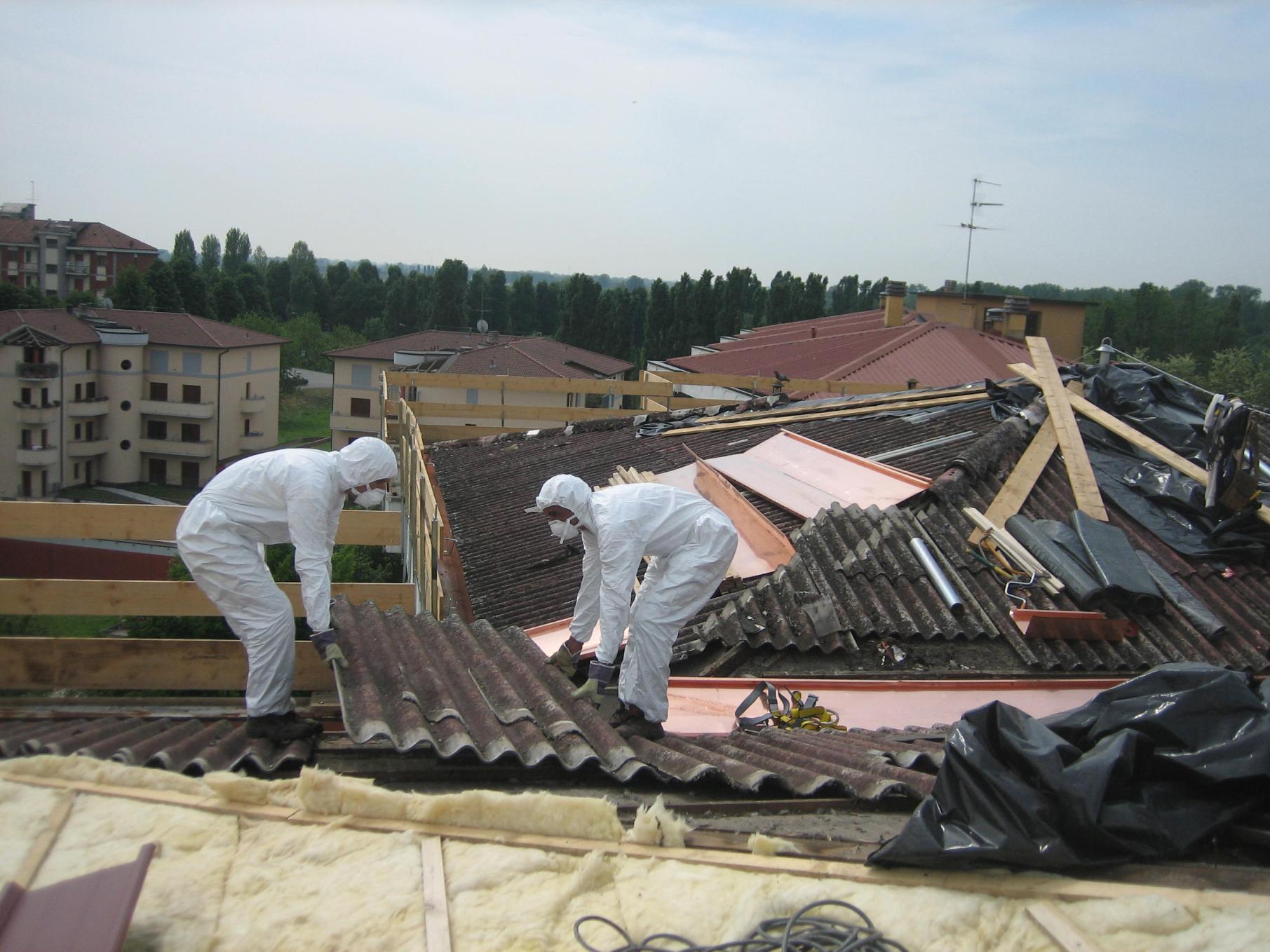 RIMOZIONE I lavori di demolizione o di rimozione dell amianto possono essere effettuati solo da imprese Iscritte all Albo Nazionale Gestori Ambientali Categoria 10 - BONIFICA DEI BENI