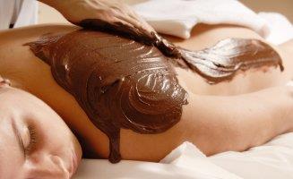 Trattamenti corpo La pelle è l organo più esteso del nostro corpo. Quindi è necessario trattarla con cura. SOLARIUM (Doccia) 10 Min. 10,00 TRATTAMENTO AL CIOCCOLATO 80min.