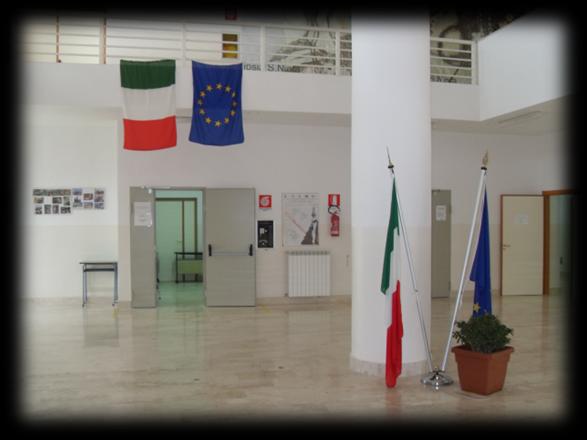 L ISTITUTO L Istituto, ubicato nella via Sant Anna a Santa Ninfa, ha sede in un moderno, confortevole e luminoso edificio costruito negli anni 2000 che risponde ai requisiti previsti dal D.Lgs.