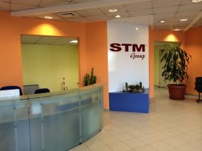 STM Group Una realtà italiana al servizio del Mondo della Salute Grazie alle tre piattaforme operative, due situate nel NordItalia, in provincia di Milano, ed una nel Sud, in provincia di Napoli, STM