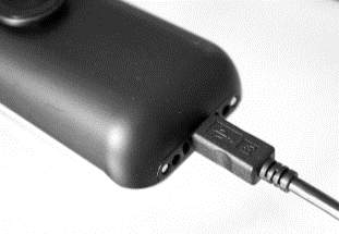 Verde fisso: il telefono è inserito nel caricabatterie (o connesso a un cavo USB) e la batteria è carica. Rosso fisso: il telefono si trova nel caricabatteria e la batteria è in caricamento. 2.
