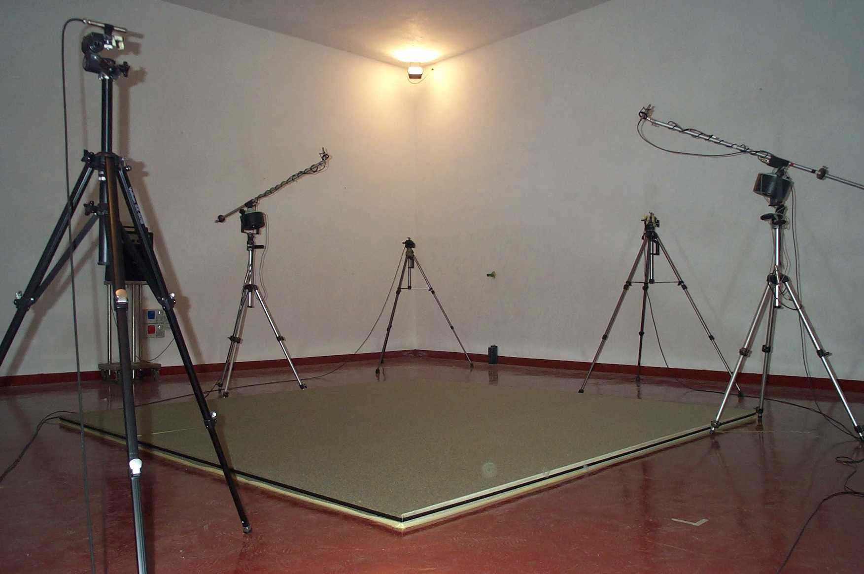 Camera riverberante: allestimento di prova Posizionamento del provino Il provino deve avere un area compresa tra 10 e 12 m 2.