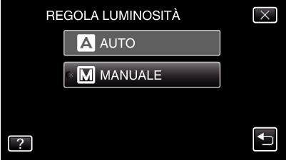 Registrazione Regolazione manuale della messa a fuoco Regolarla quando la messa a fuoco in Intelligent Auto non è nitida o quando si desidera la messa a fuoco manuale 1 Toccare MENU Regolazione della