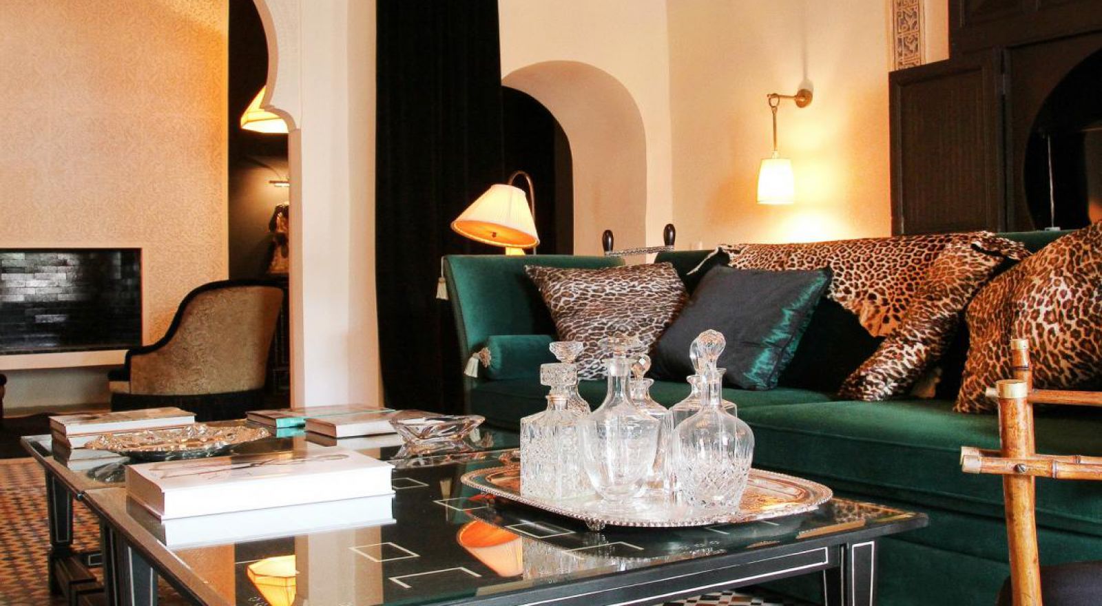 Un tres grands palais de charme dans la Medina de Marrakech, 5 minutes à pied de l'hôtel El Fna Place Jamaa, cette Riad de luxe accueille ses clients avec d'excellentes installations et services de