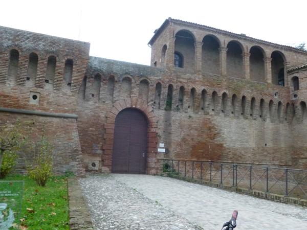 Bagnara di Romagna Bagnara di Romagna è situata nel settore nord occidentale dell'ampia e fertile pianura alluvionale che circonda Ravenna, nel cuore della Romagna.