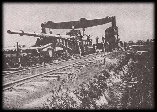 ARTIGLIERIA Il PARISGESCHÜTZ, il più grande pezzo di artiglieria della Grande Guerra. Nel 1918 fu in grado di bombardare Parigi da 120 km di distanza.