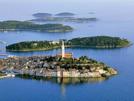 ISTRIA dal 30 aprile al 03 maggio 1 GIORNO: TRIESTE ROVIGNO Nella prima mattinata ritrovo dei partecipanti e partenza per il Friuli. Arrivo a Trieste e pranzo libero.