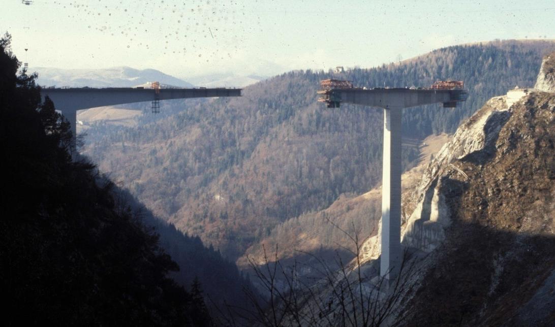 rto nel 1990. Viadotto in c.a.p.