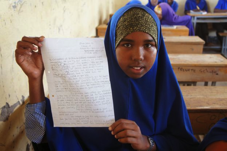 LETTERE DI GIOVANI RIFUGIATI Da: Zahra Dahir Ali Campo Profughi Dadaab, 7 anni A: i bambini della Siria nei campi profughi in Giordania Come state miei care sorelle e fratelli?