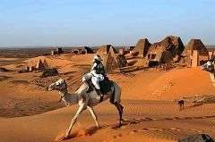 10 La Necropoli Reale di Meroe si trova a circa 3 chilometri dal Nilo su di alcune colline ricoperte di piccole dune di sabbia gialla.