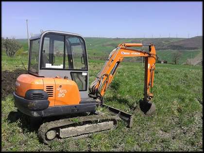 HITACHI ZX 30 CLR 14.500 Modello: Hitachi ZX 30 CLR Matricola: 1905 Anno: 2004 Ore: 2.700 Altezza: 4.760 mm 1.470 mm 2.