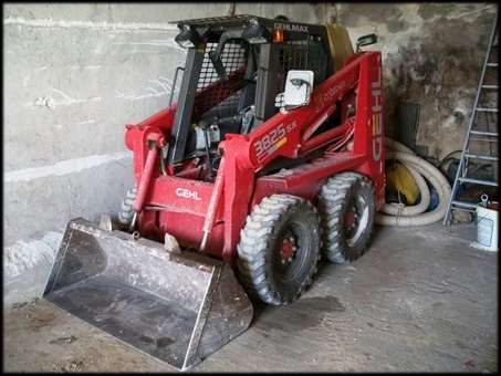 GEHL 3825 SX 9.500 Modello: Gehl 3825 SX Matricola: 214196 Anno: 2000 Ore: 1.425 Altezza: 2.710 mm 1.450 mm 1.780 mm Motore Kubota Potenza 33 Hp (25 Kw) Cabina Altezza di scarico 2.