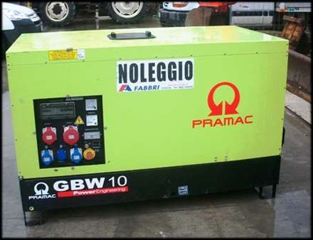 PRAMAC GBW 10 Y 5.800 Modello: Pramac GBW 10 Y Matricola: 2512354 Anno: 2011 Ore: 515 Dimensione Gruppo Altezza 1.600 mm 870 mm 1.072 mm Motore Yanmar Giri motore 1.