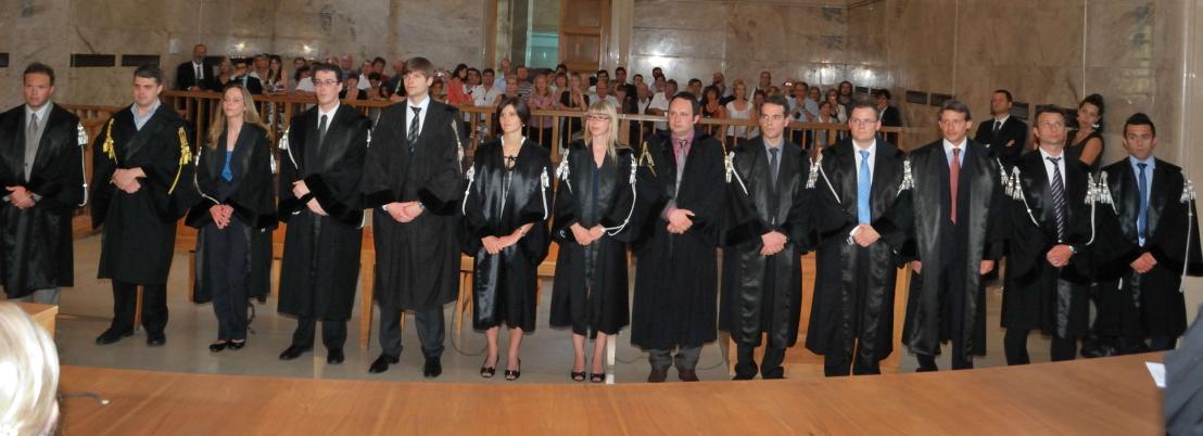 Es folgt das Foto der neuen Kollegen (von linkes nach rechts) Costa Elvis, Steurer Michael, Kargruber Barbara, Ragazzi Luca, Zojer Andreas, Begher Laura, Ohnewein Renate, Egger Gilbert, Pedoth