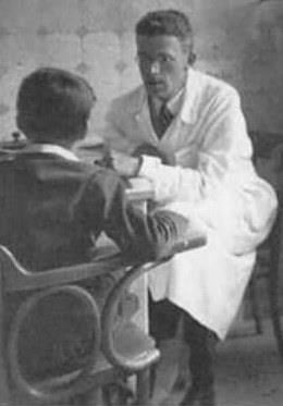 Hans Asperger Nel 1944 descrive un gruppo di persone che presentano un disturbo che definisce come psicopatia autistica.