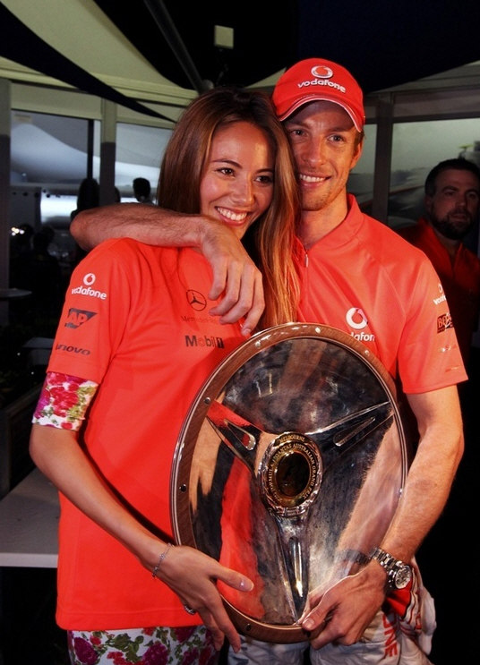 image: Sutton Images Jenson coglie in Australia la prima vittoria con la McLaren. Come lui stesso ha detto: Una vittoria molto importante per me.