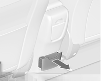 Oggetti e bagagli 63 Consolle posteriore Premere il pulsante per rimuovere il supporto del portalattine. Il supporto può essere riposto nel vano portaoggetti.