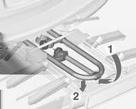 80 Oggetti e bagagli 3. Ruotare la leva (1) in avanti e trattenerla. 4. Sollevare l'adattatore (2) nella parte posteriore e smontarlo. Smontaggio del portabici 2. Aprire la cinghietta.