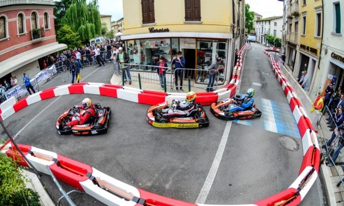 Case history KART IN PIAZZA L agenzia ha curato l organizzazione e l ufficio stampa di Kart in Piazza, l unico evento in Italia che ha portato il kart competitivo da tutto il mondo nelle piazze più