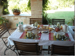 1 1 - Bed&Breakfast Cascinale La Mimosa Via Spescia 1 4, 60034 Cupramontana tel: +39-0731 -781 029 cell: