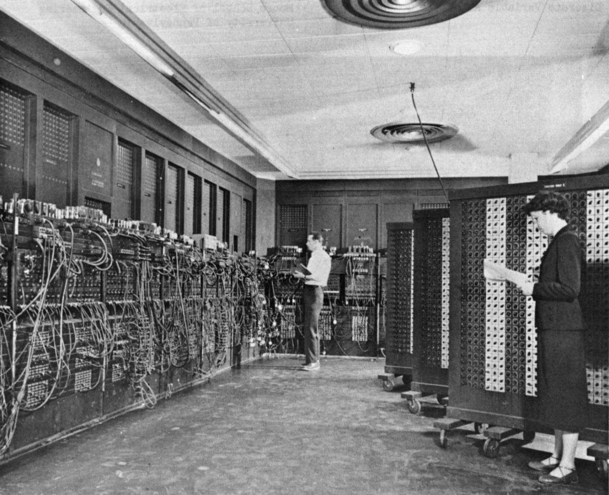 ENIAC Electronic Numerical Integrator and Computer Calcolatore Il primo computer digitale con funzioni non specialistiche, programmato per eseguire calcoli complessi.