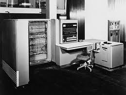 IBM All inizio degli anni 50 l IBM diede vita ad una serie di macchine come il SISTEMA 701, nel 1952, il