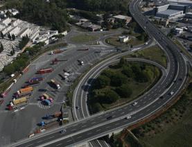 I collegamenti inland: autostrade e ferrovie La sfida del porto è quella di offrire al cliente una rete di collegamenti intermodali fra l area portuale e i maggiori mercati europei.