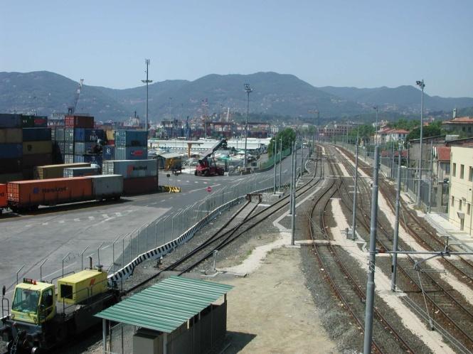 I collegamenti inland: ferrovia Il Corridoio Tirreno-Brennero è destinato ad avere un ruolo strategico anche nel sistema ferroviario. Oggi circa il 30% del traffico container è movimentato via treno.